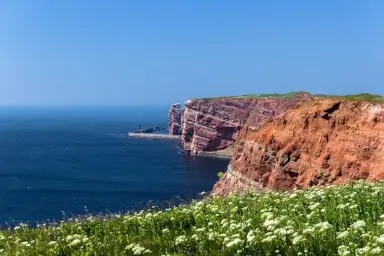 Rote Felsenküste der Nordseeinsel Helgoland