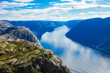 Blick über den Lysefjord bei Stavanger in Norwegen