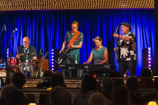 Band bei einem Live-Konzert der Blues Cruise 2026