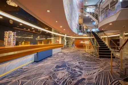 Lobby und Rezeption der MS AMADEA