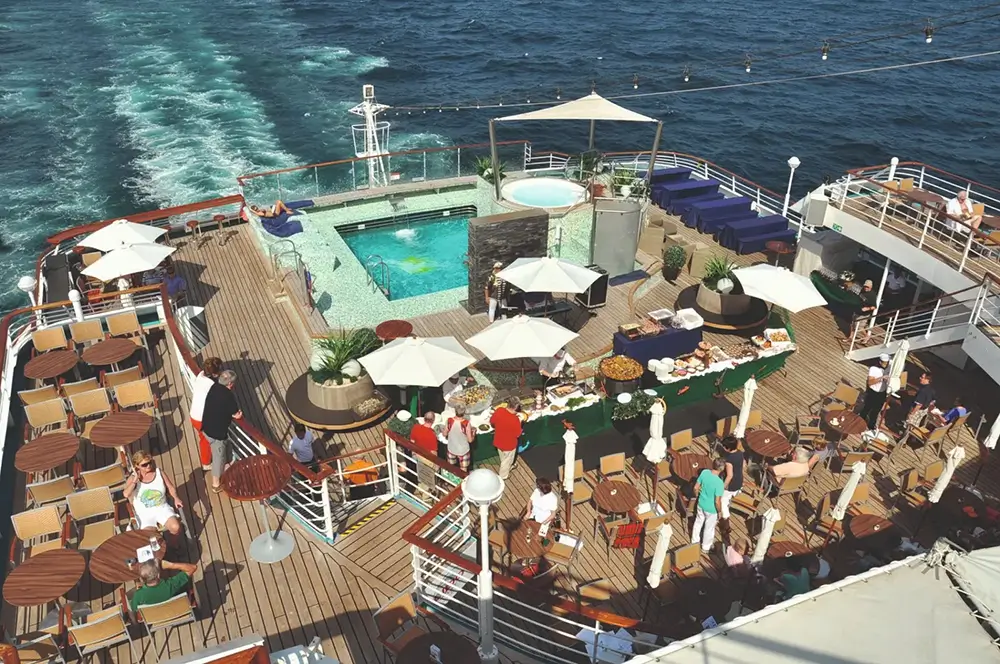 Pooldeck der MS AMADEA