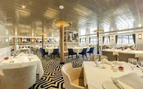 Restaurant Vier Jahreszeiten an Bord der MS AMADEA