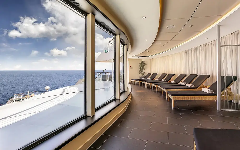 Spa-Ruheraum mit Meerblick auf der MS AMADEA